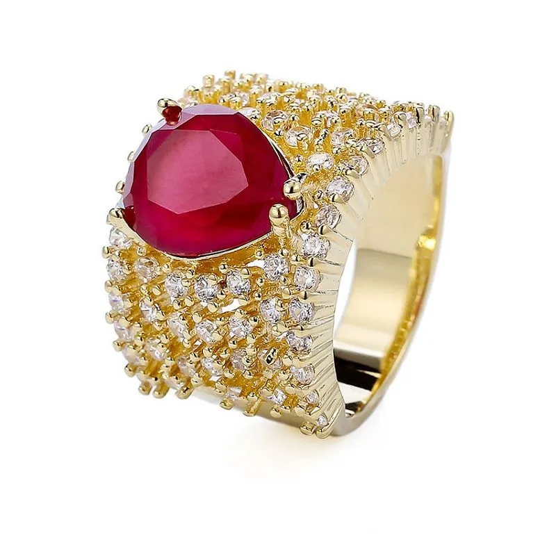 Bague de luxe en verre rouge