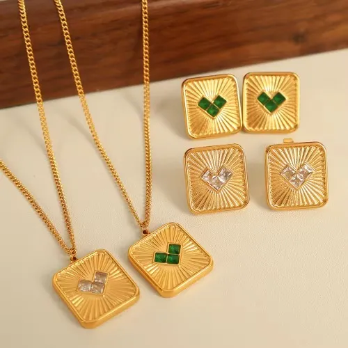 Ensemble collier et boucles d'oreilles